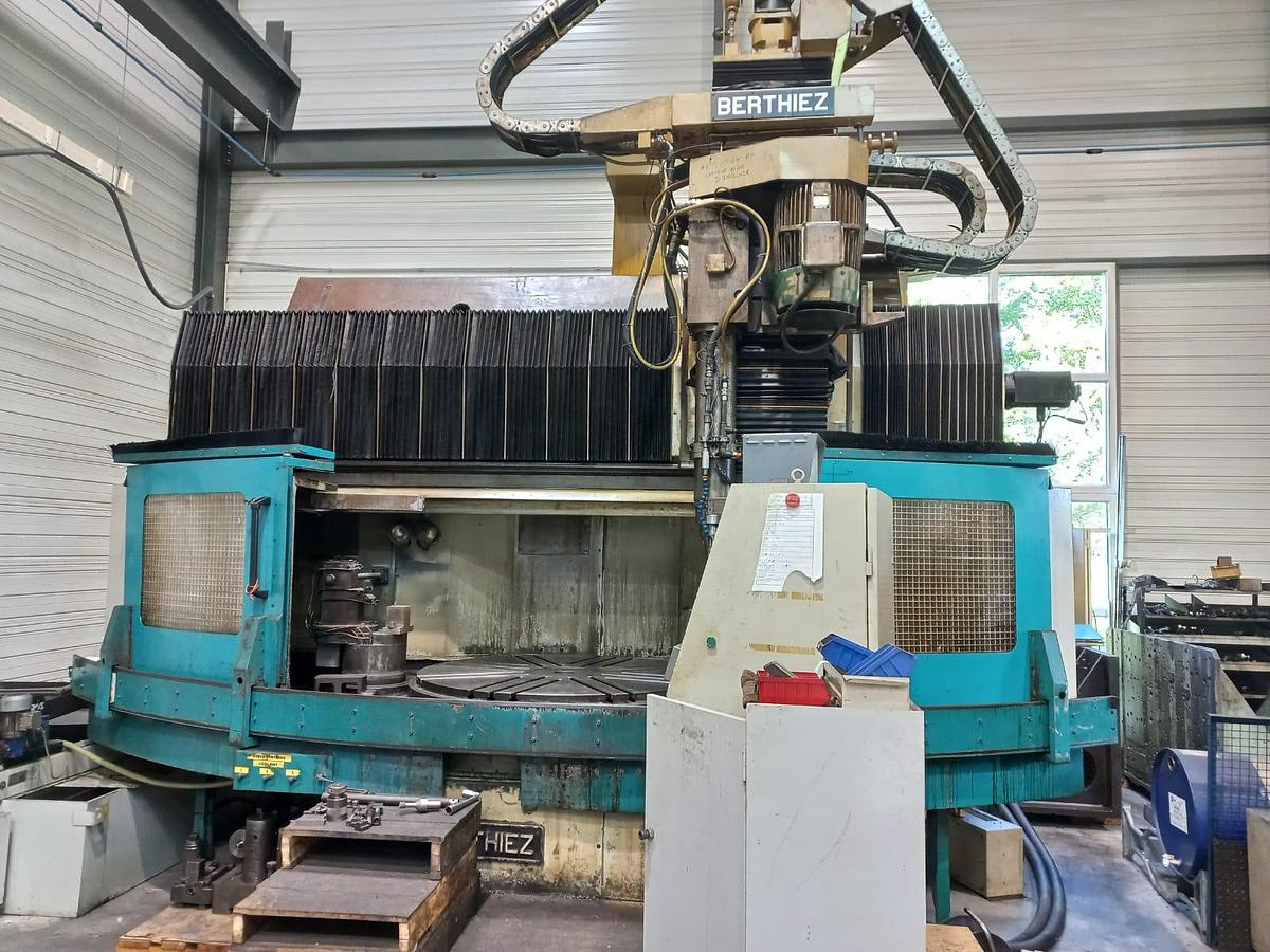 Usato RETTIFICA VERTICALE A TAVOLA GIREVOLE BERTHIEZ ROP C 125 N CNC