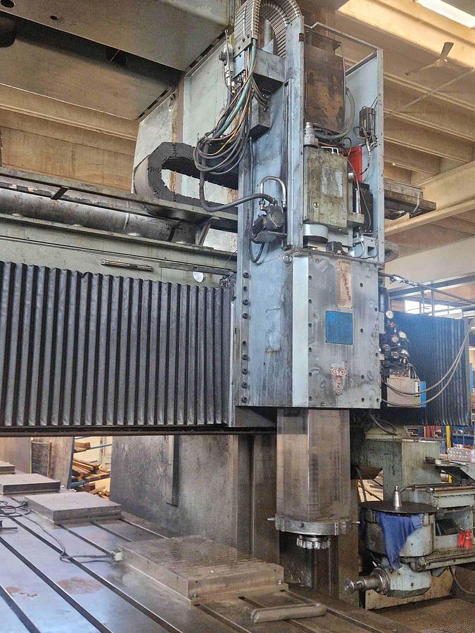 Usato FRESATRICE A PORTALE WALDRICH SIEGEN 10000 CNC