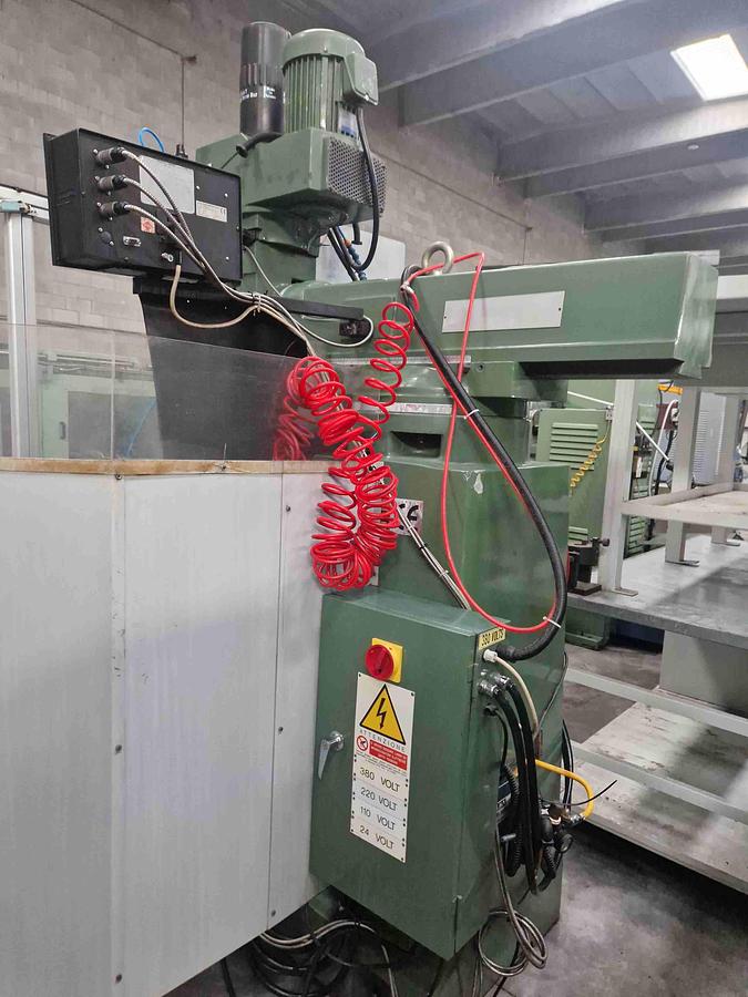 Usato FRESATRICE VERTICALE MICROCUT 5000 SV