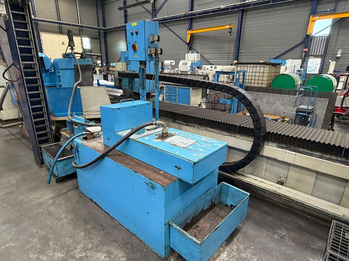 Usato RETTIFICA PER ESTERNI ZOCCA RU 5000/6