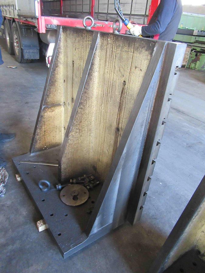 Usato SQUADRE IN GHISA SCANALATE - n. 2