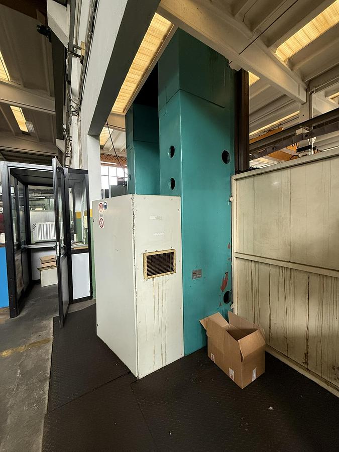 Usato TORNIO VERTICALE TOS SKIQ 20 CNC