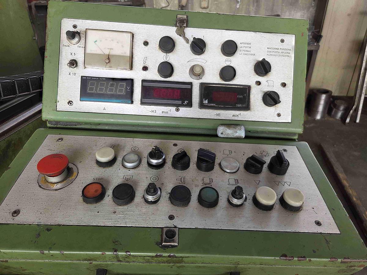 Usato RETTIFICA PER ESTERNI KIKINDA AFE 400 x 3000