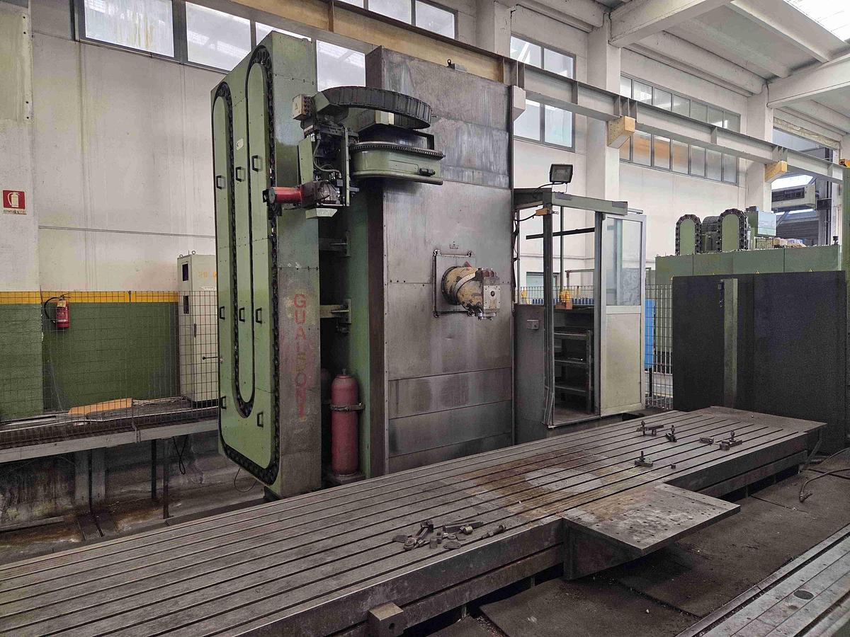 Usato FRESATRICE A MONTANTE MOBILE GUALDONI GOV 10000 CNC