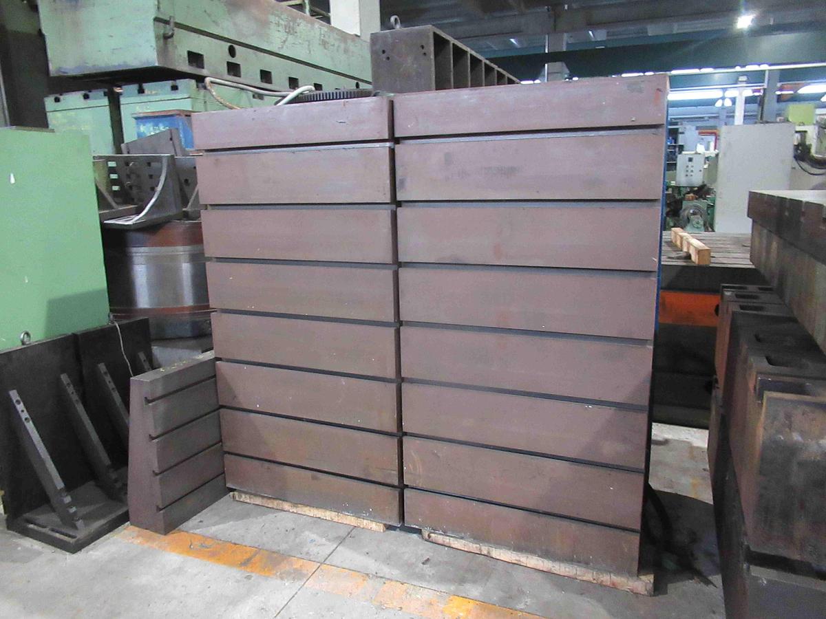 Usato SQUADRE IN GHISA SCANALATE - n. 2