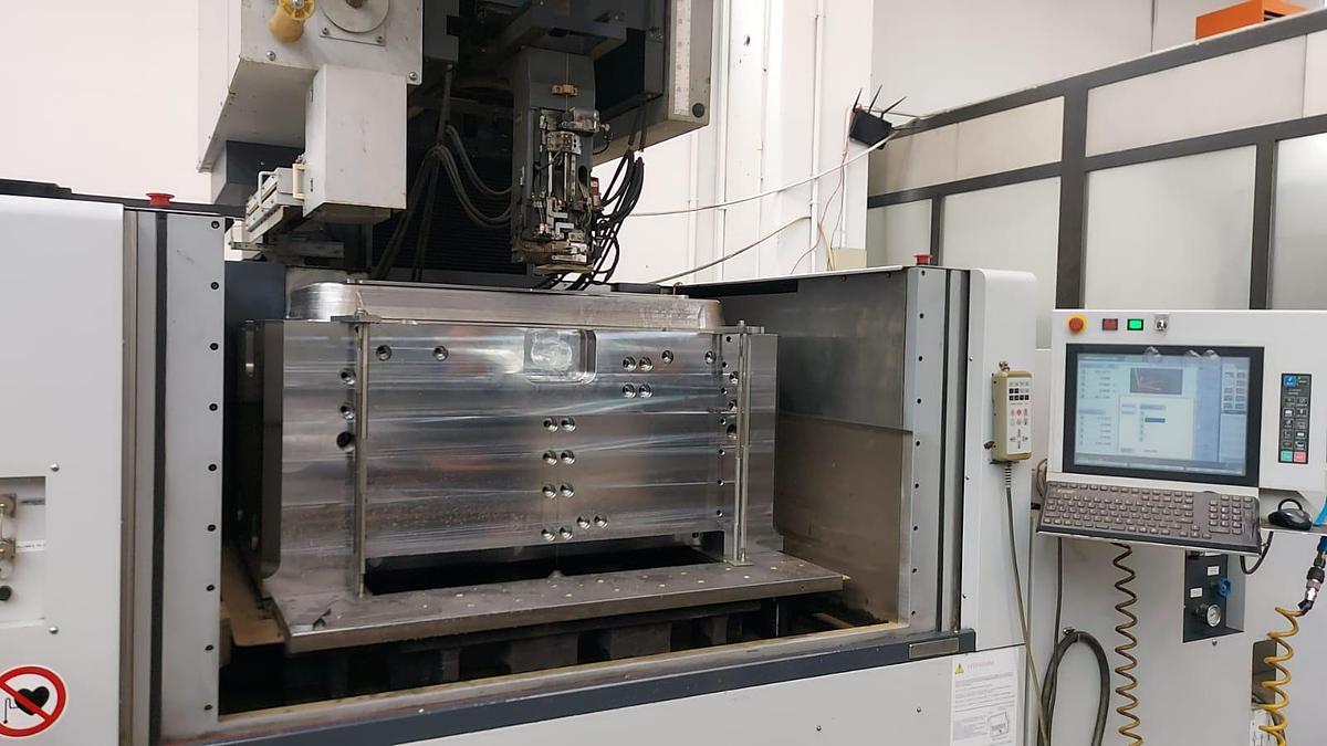 Usato ELETTROEROSIONE A FILO MITSUBISHI FA 30 ADV