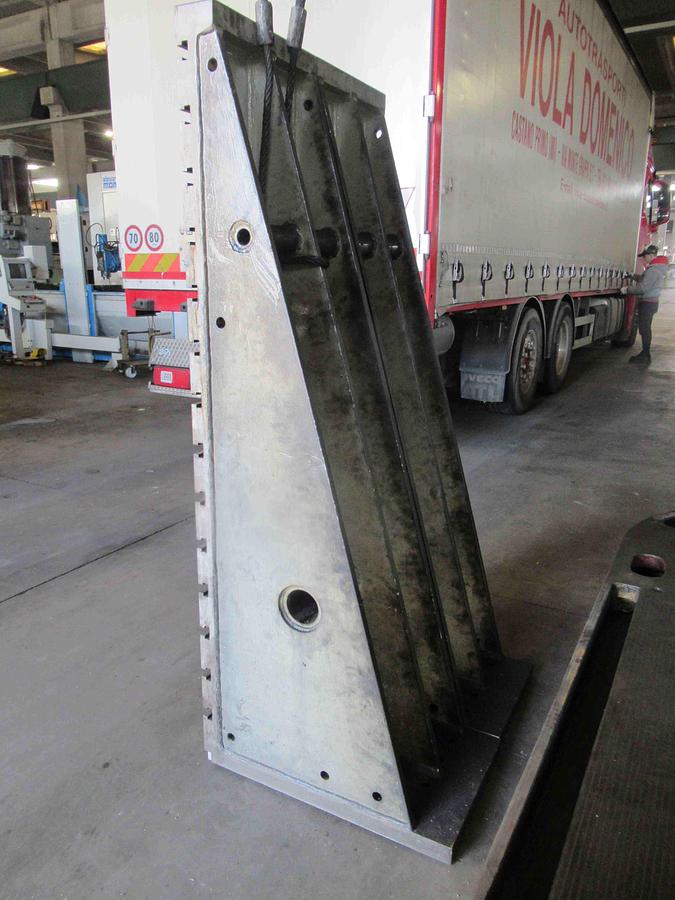 Usato SQUADRE IN GHISA SCANALATE - n. 2