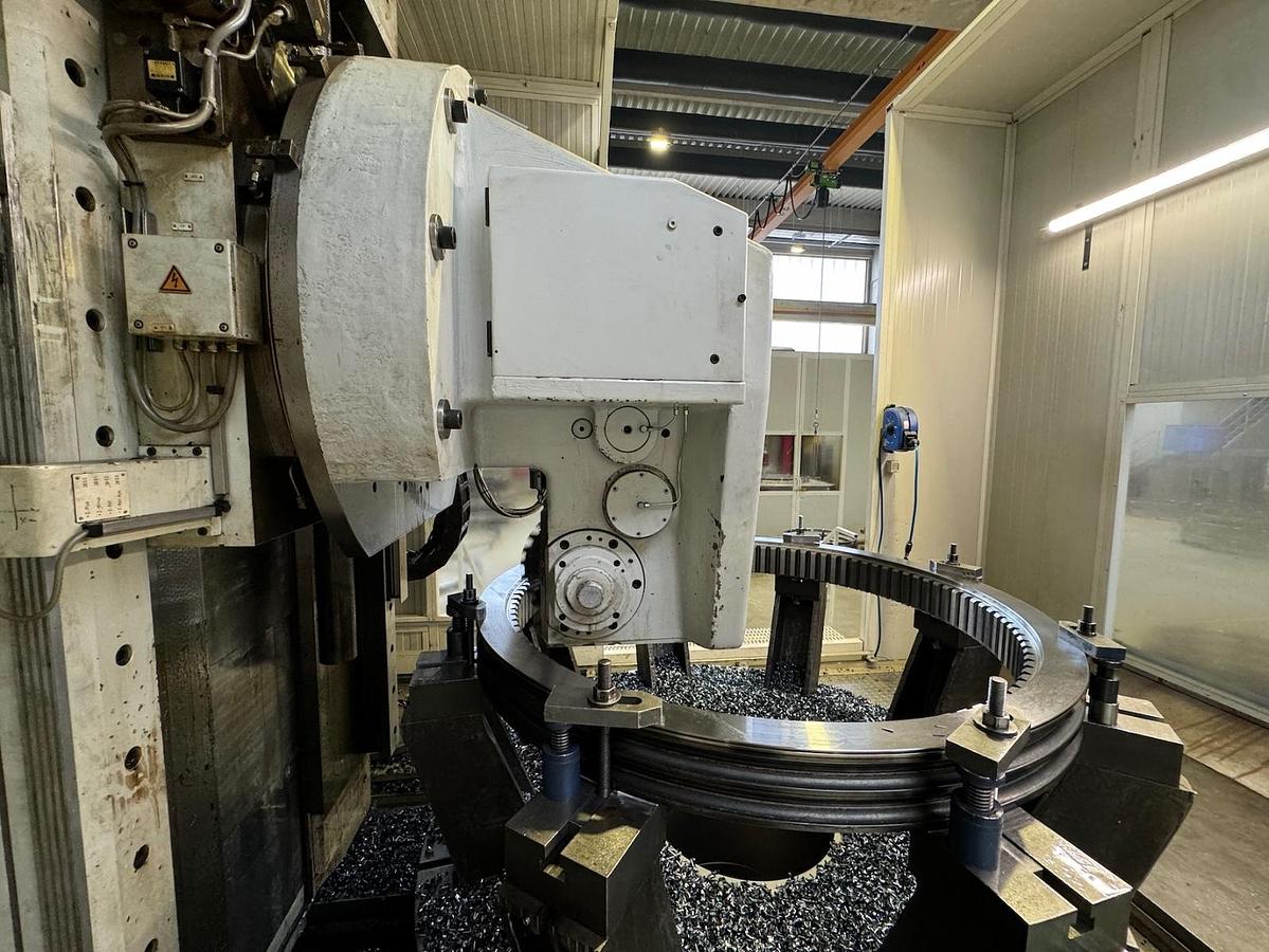 Usato DENTATRICE A CREATORE LIEBHERR L 3002 CNC