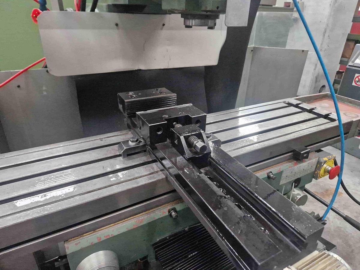 Usato FRESATRICE VERTICALE MICROCUT 5000 SV