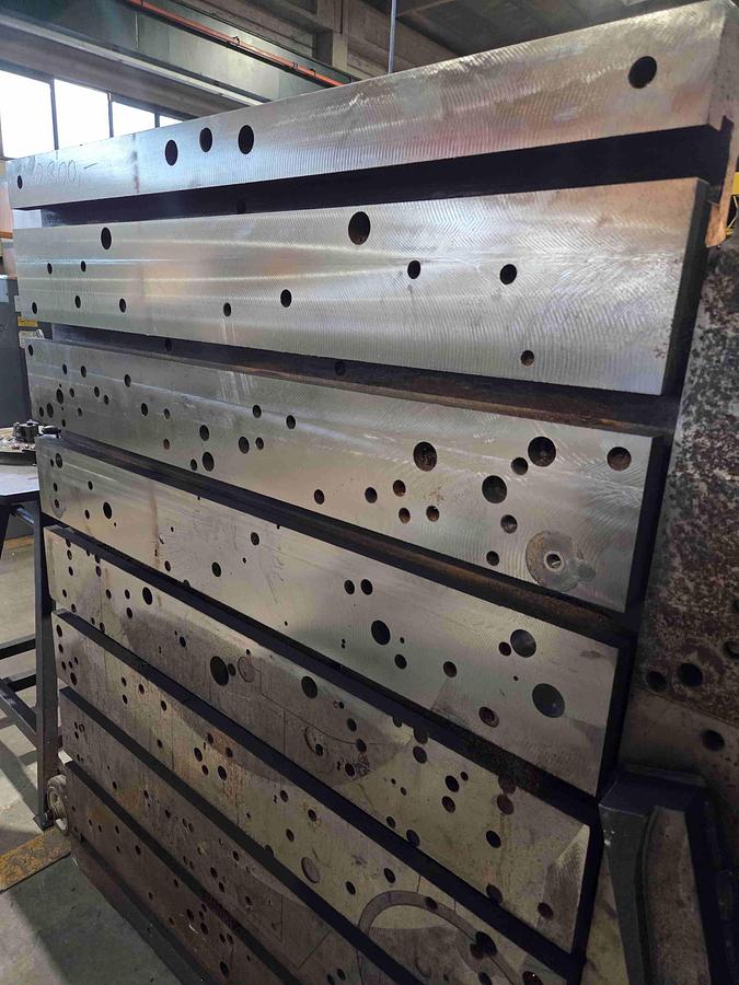 Usato SQUADRA IN GHISA SCANALATA