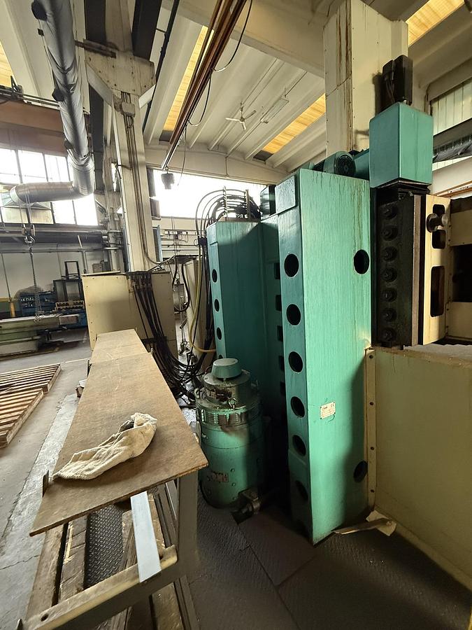 Usato TORNIO VERTICALE TOS SKQ 12 CNC