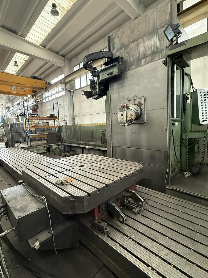 Usato FRESATRICE A MONTANTE MOBILE GUALDONI GOV 10000 CNC