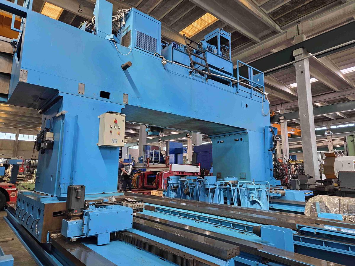 Usato FRESATRICE A PORTALE MOBILE FOREST LINE’ S 246 TF-MH CNC