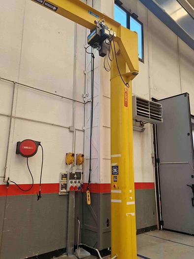 Usato GRU A BANDIERA COSMET 1 Tonn.