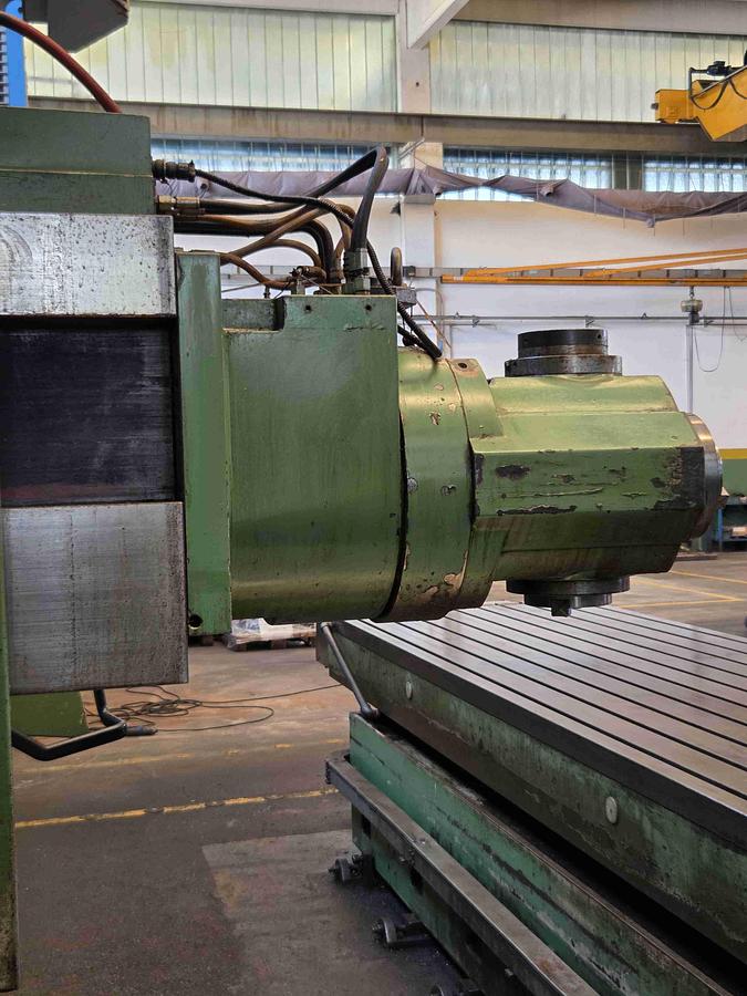 Usato FRESATRICE A "T" MONTI FT 50 CNC