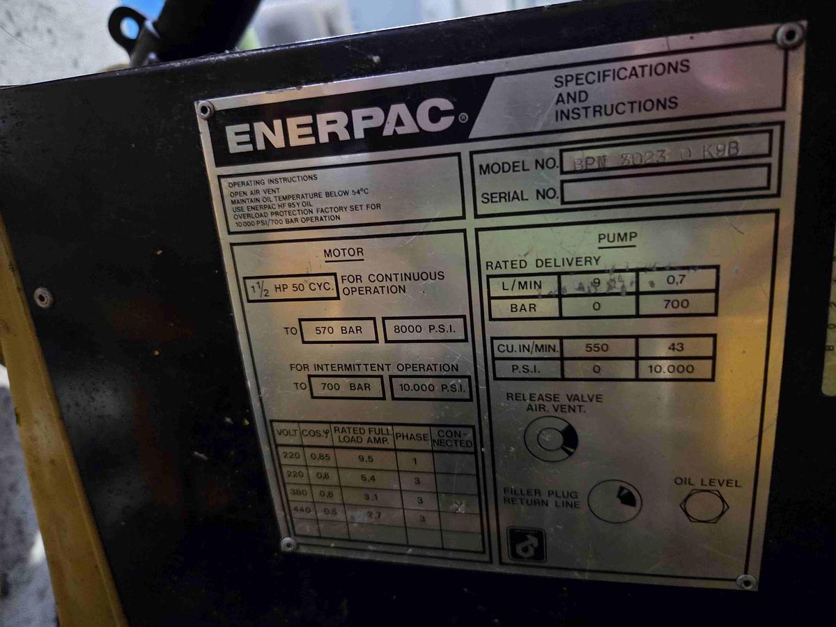 Usato MARTINETTO DI SOLLEVAMENTO ENERPAC 570-700 BAR