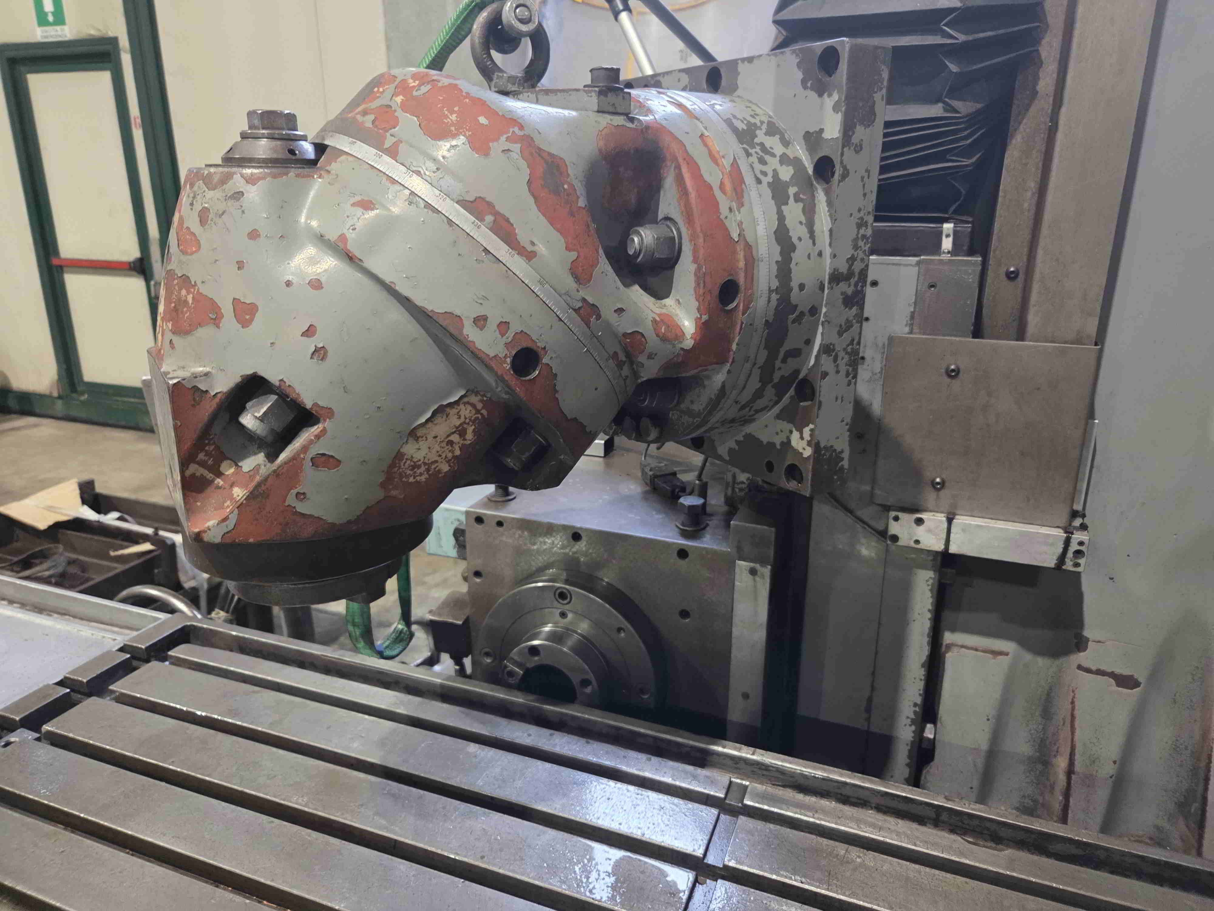 Usato FRESATRICE A BANCO FISSO RAMBAUDI VERSAMILL 12