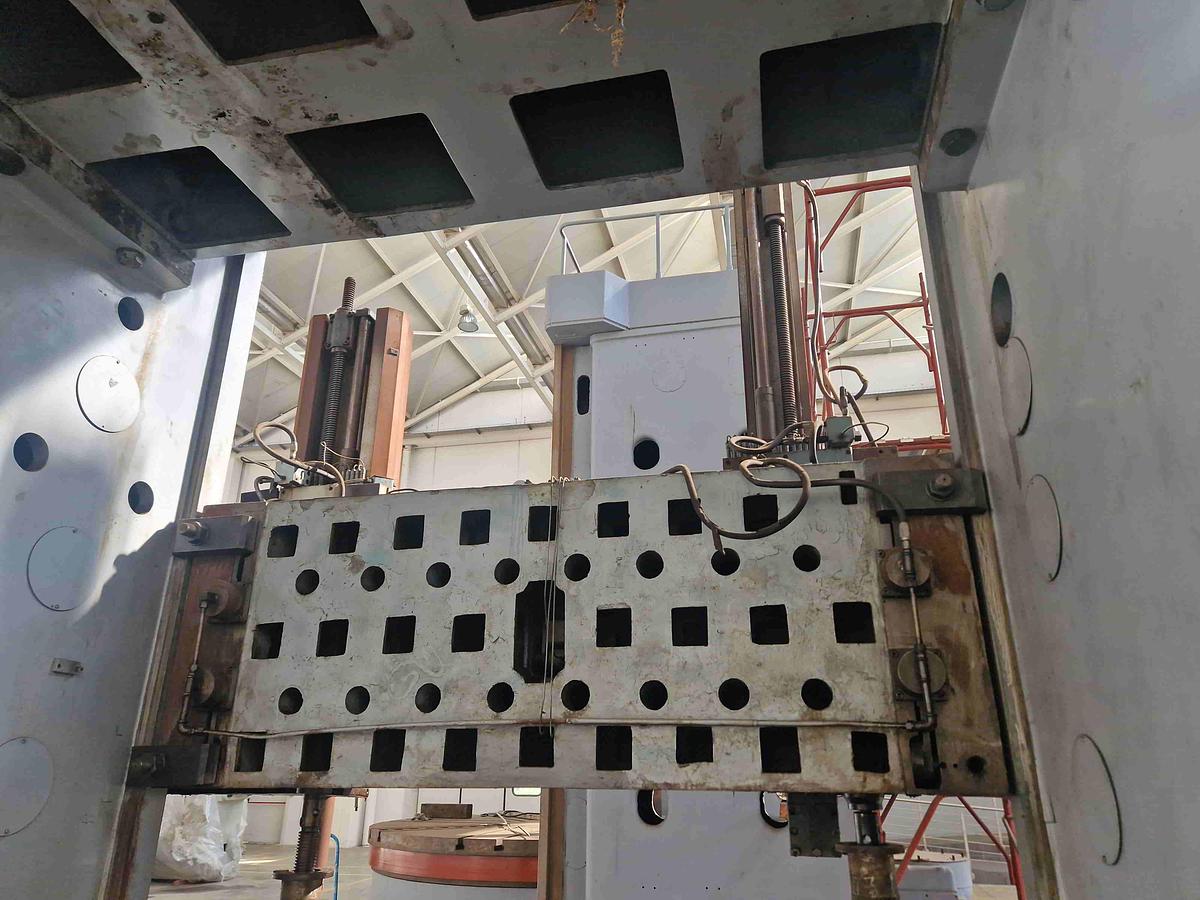 Usato TORNIO VERTICALE TITAN SC 27