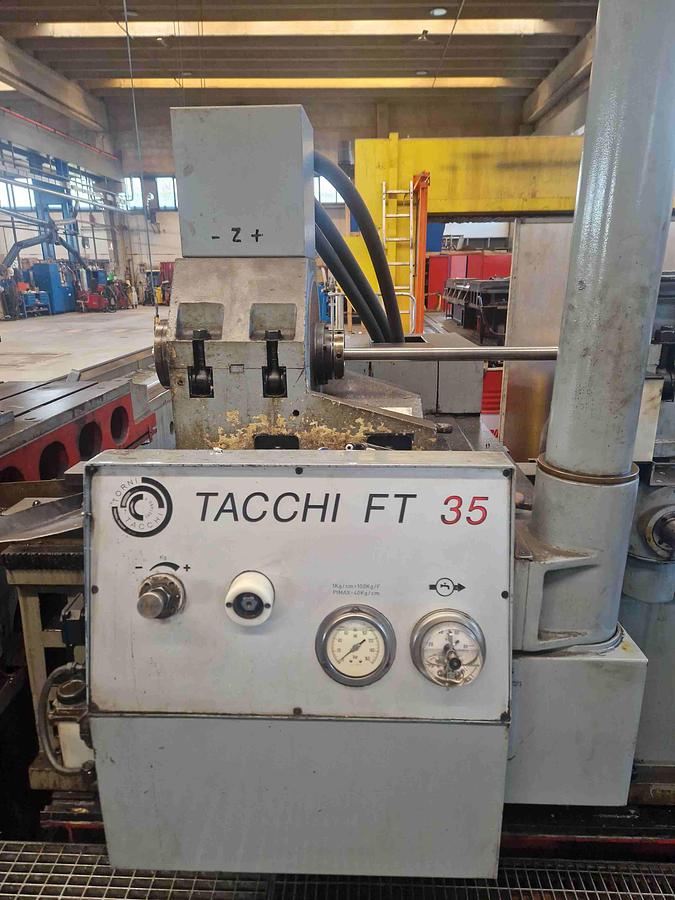 Usato FORATRICE PER FORI PROFONDI CON TAVOLA MOBILE TACCHI FT 35 CNC