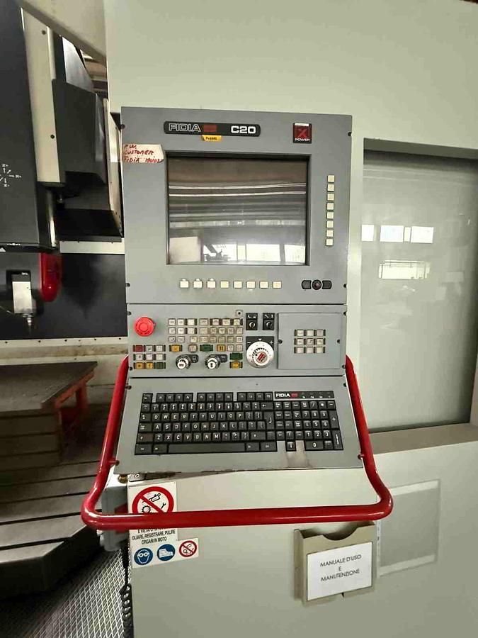 Usato FRESATRICE A BANCO FISSO FIDIA KR 214 CNC