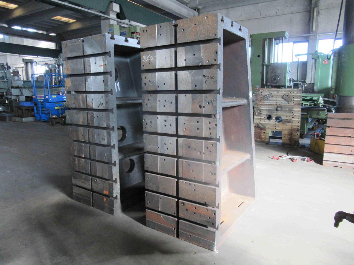 Usato SQUADRE IN GHISA SCANALATE - n. 2