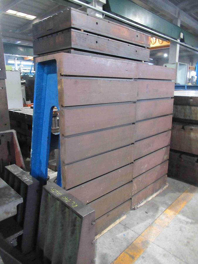 Usato SQUADRE IN GHISA SCANALATE - n. 2