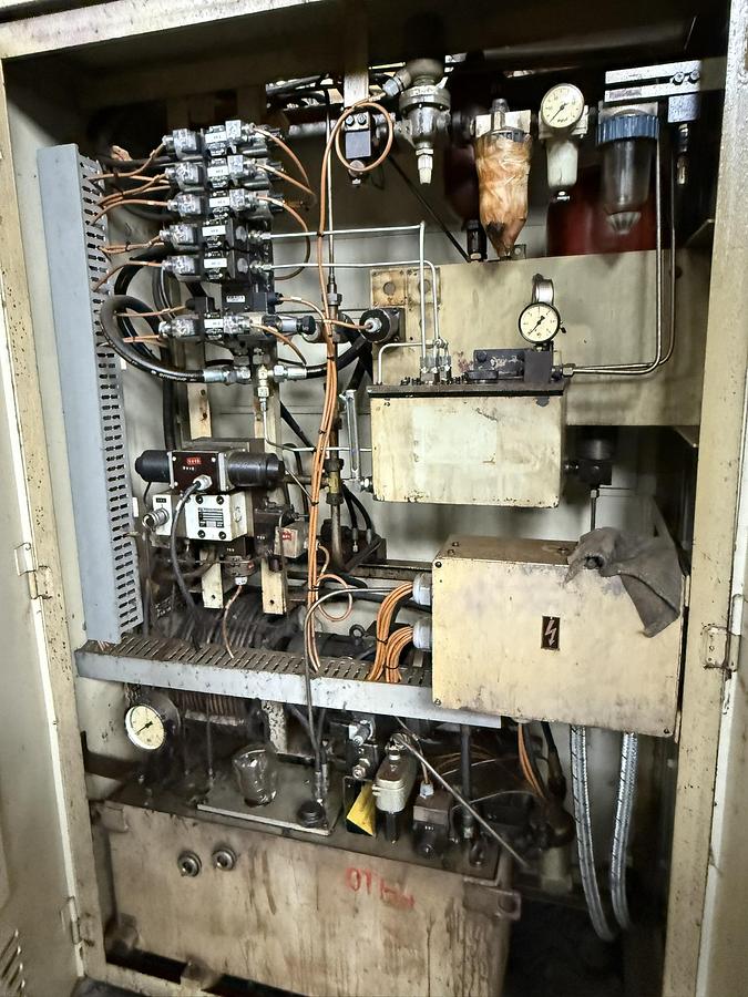 Usato TORNIO VERTICALE TOS SKQ 12 CNC