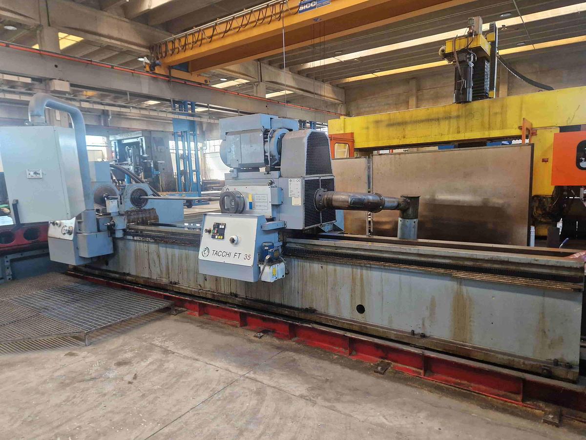 Usato FORATRICE PER FORI PROFONDI CON TAVOLA MOBILE TACCHI FT 35 CNC
