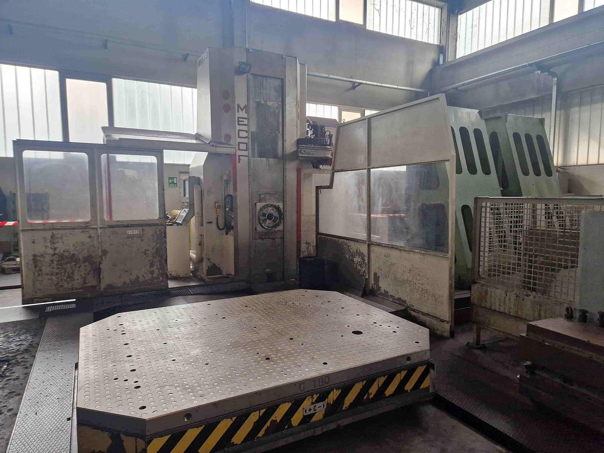 Usato FRESATRICE A MONTANTE MOBILE MECOF AGILE M 3 CNC