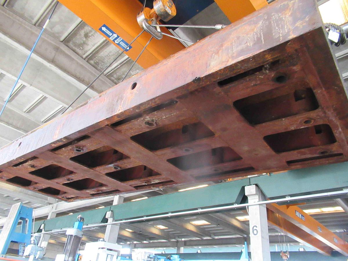 Usato PIANI IN GHISA SCANALATI - n. 2