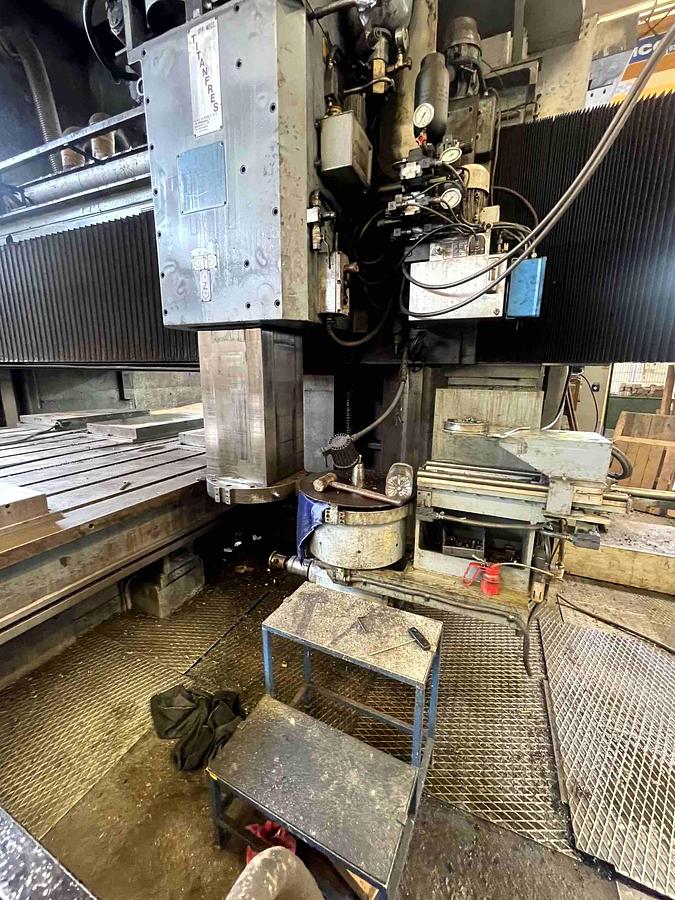 Usato FRESATRICE A PORTALE WALDRICH SIEGEN 10000 CNC