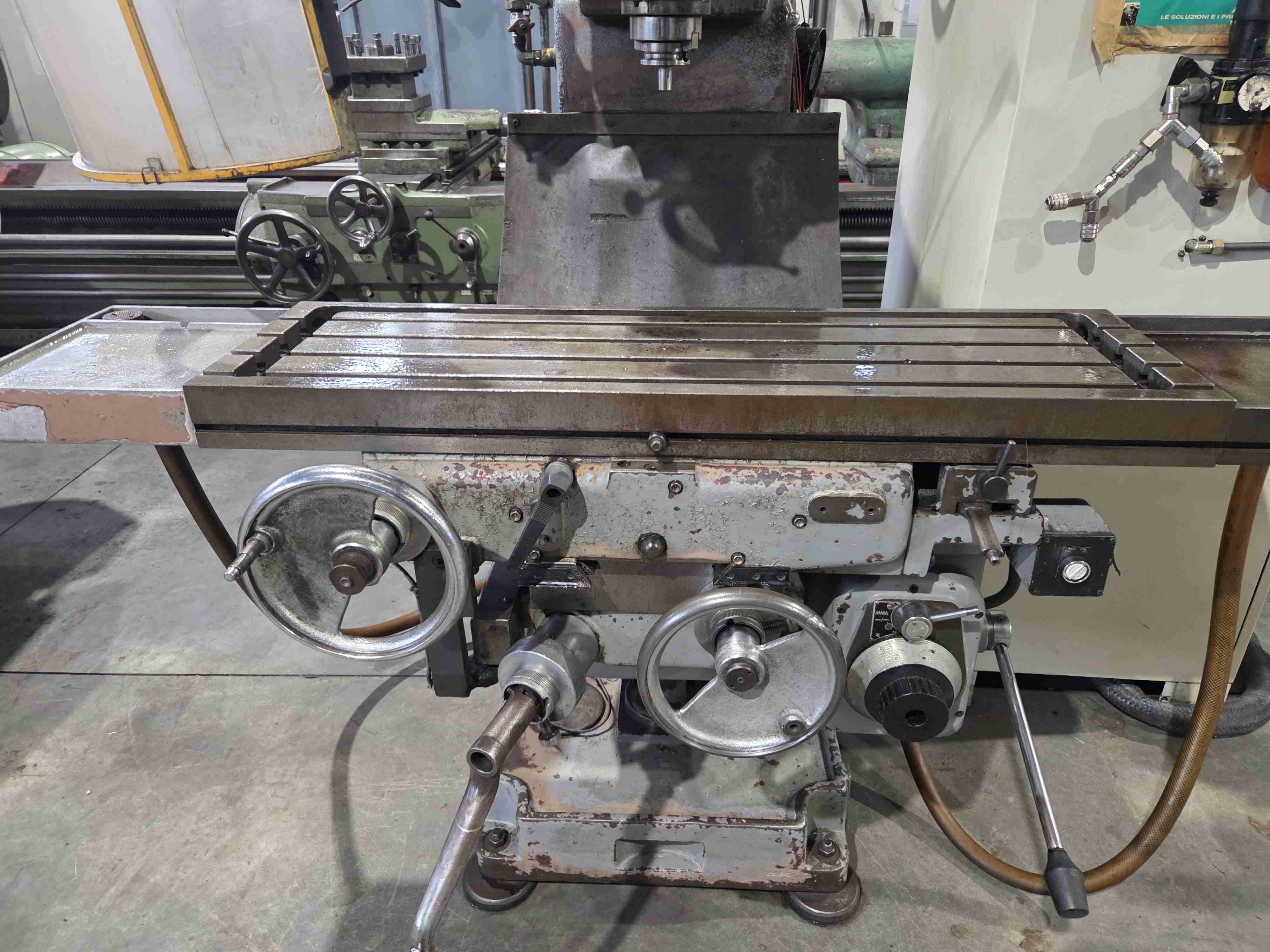 Usato FRESATRICE VERTICALE RAMBAUDI V3