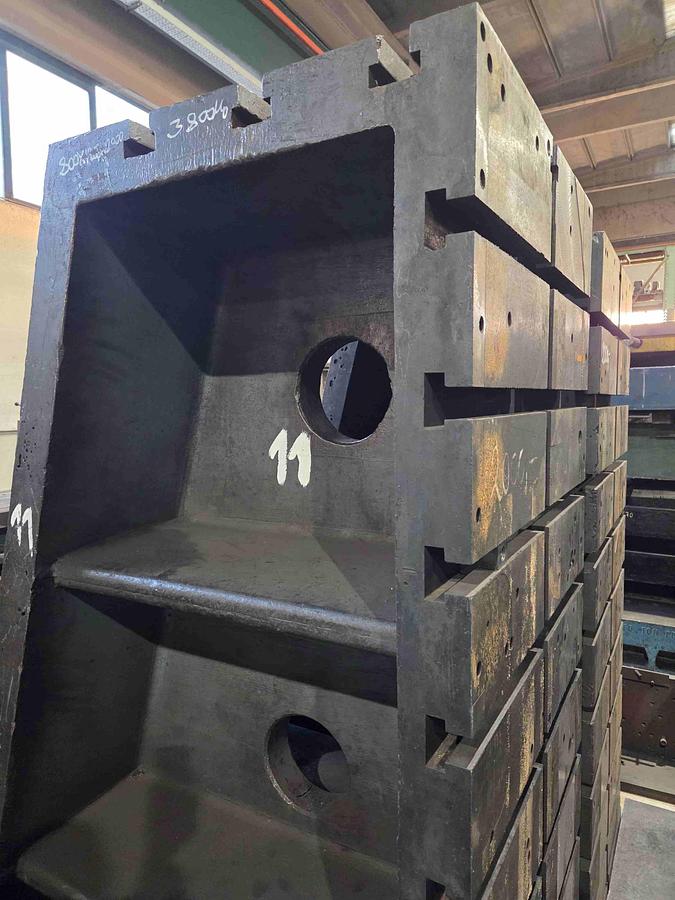 Usato SQUADRE IN GHISA SCANALATE - n. 2