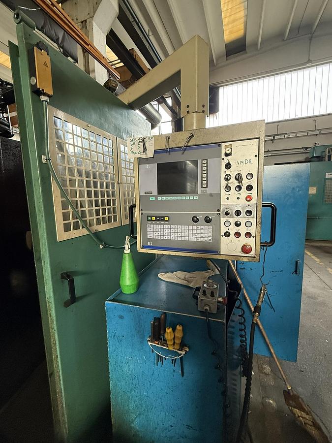 Usato TORNIO VERTICALE TOS SKQ 12 CNC