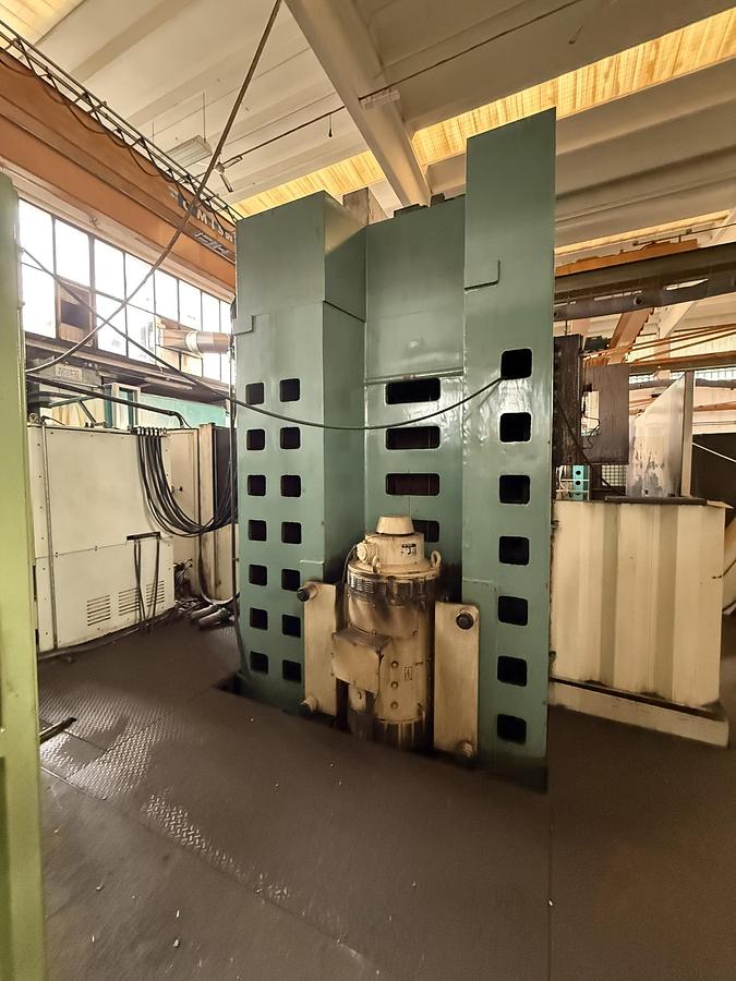 Usato TORNIO VERTICALE TOS MCSK 20 CNC