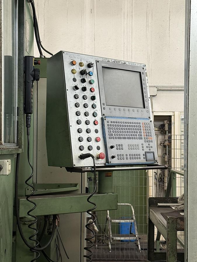 Usato FRESATRICE A MONTANTE MOBILE GUALDONI GOV 10000 CNC