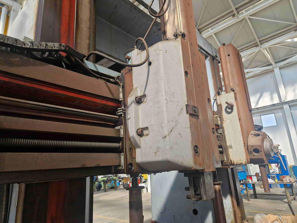 Usato TORNIO VERTICALE TITAN SC 27