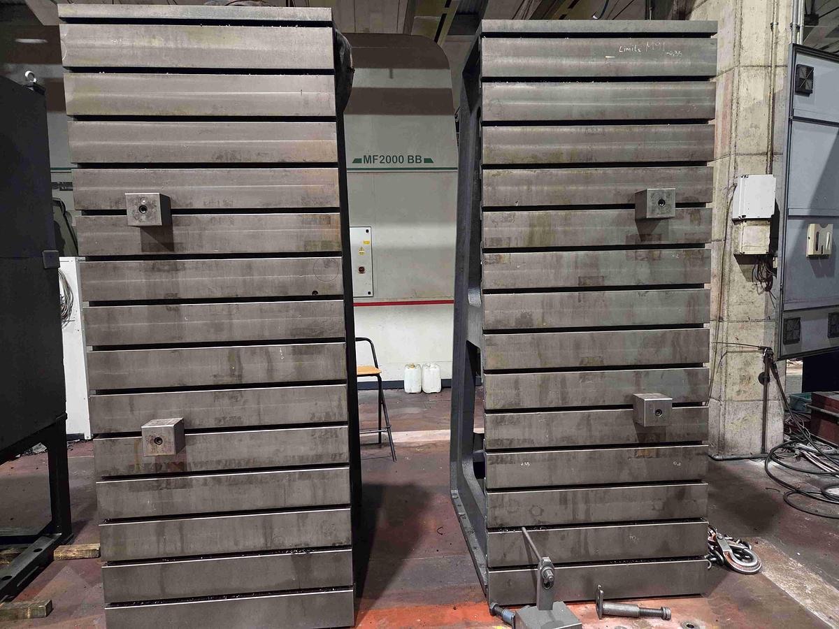 Usato SQUADRE IN GHISA SCANALATE - n. 2