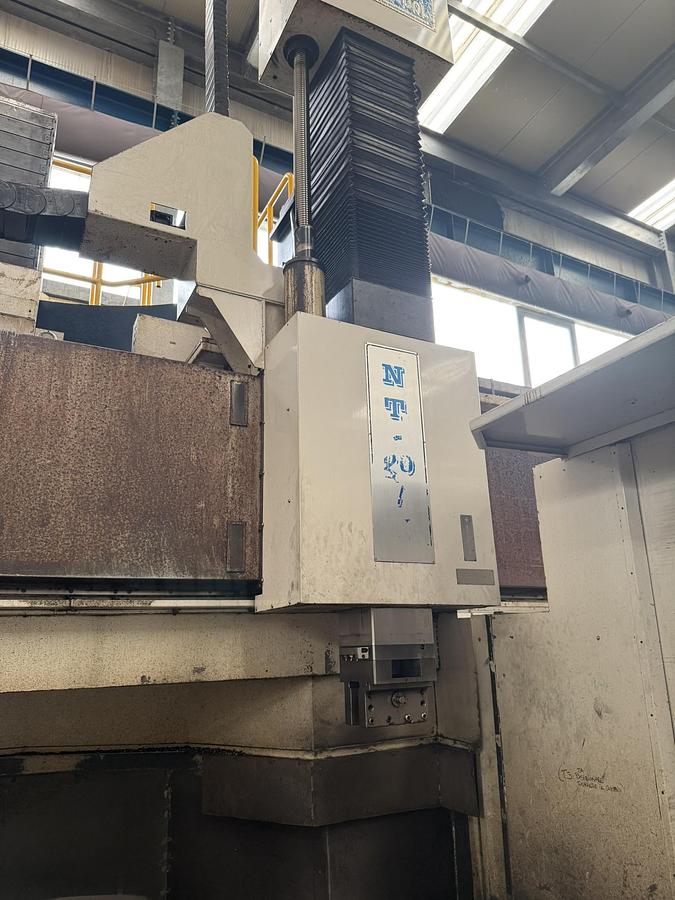 Usato TORNIO VERTICALE HNK NT 20/25 CNC