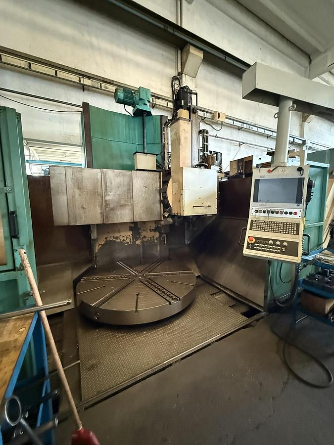Usato TORNIO VERTICALE TOS SKIQ 20 CNC