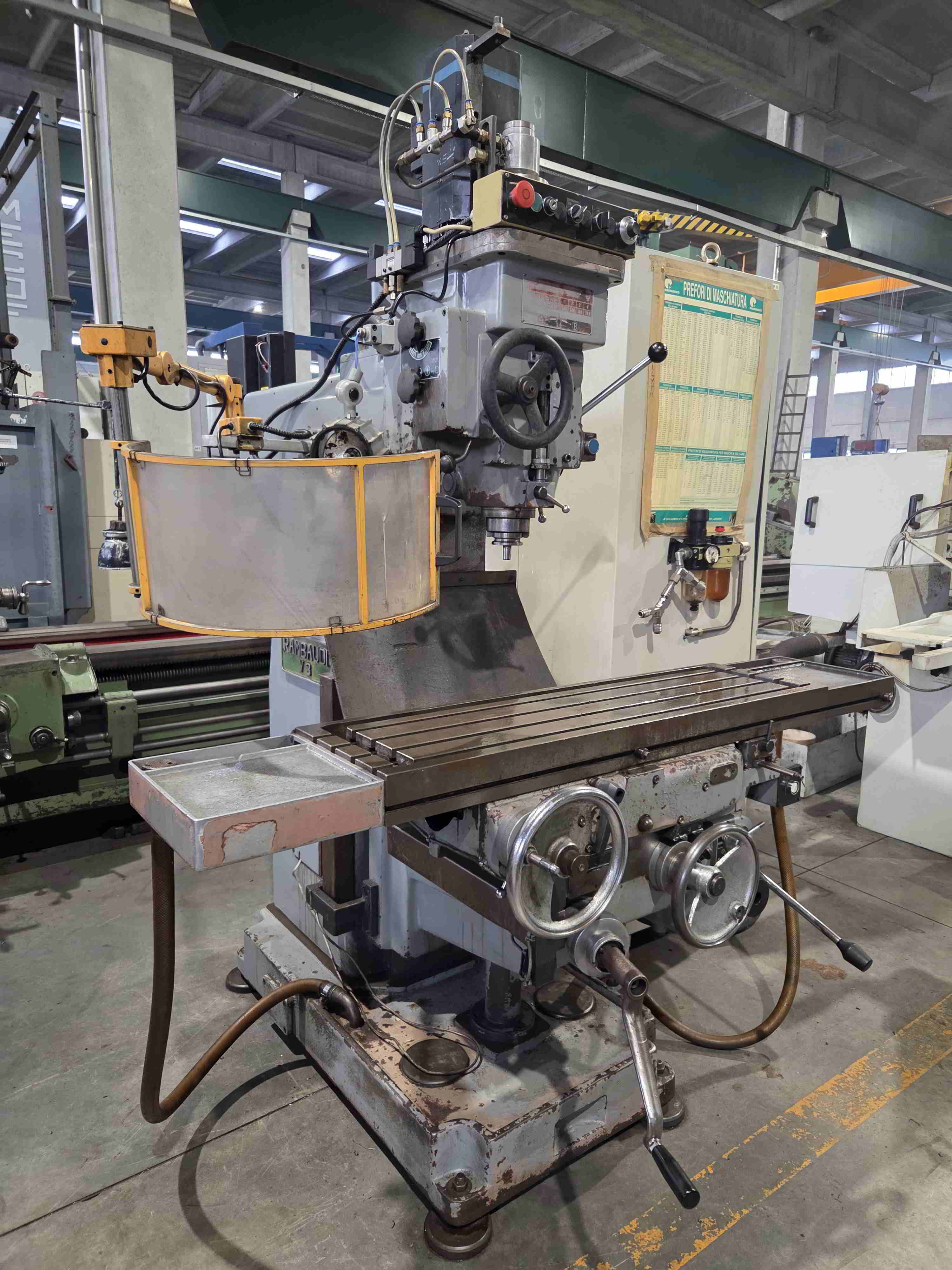 Usato FRESATRICE VERTICALE RAMBAUDI V3