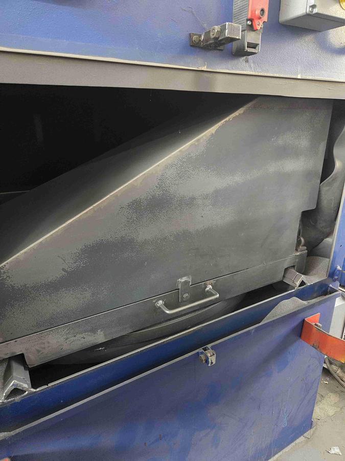 Usato GRANIGLIATRICE A TAVOLA GIREVOLE TECHNOBLAST TR 120 + RB