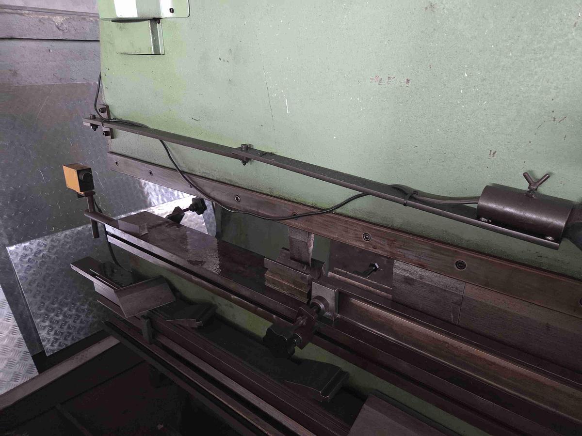 Usato PRESSA PIEGATRICE OLEODINAMICA BL YHD 3050 T 40