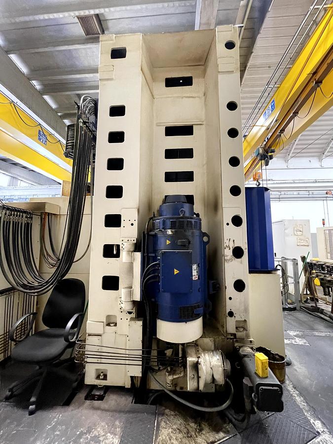Usato TORNIO VERTICALE TOS SKIQ 12 CNC
