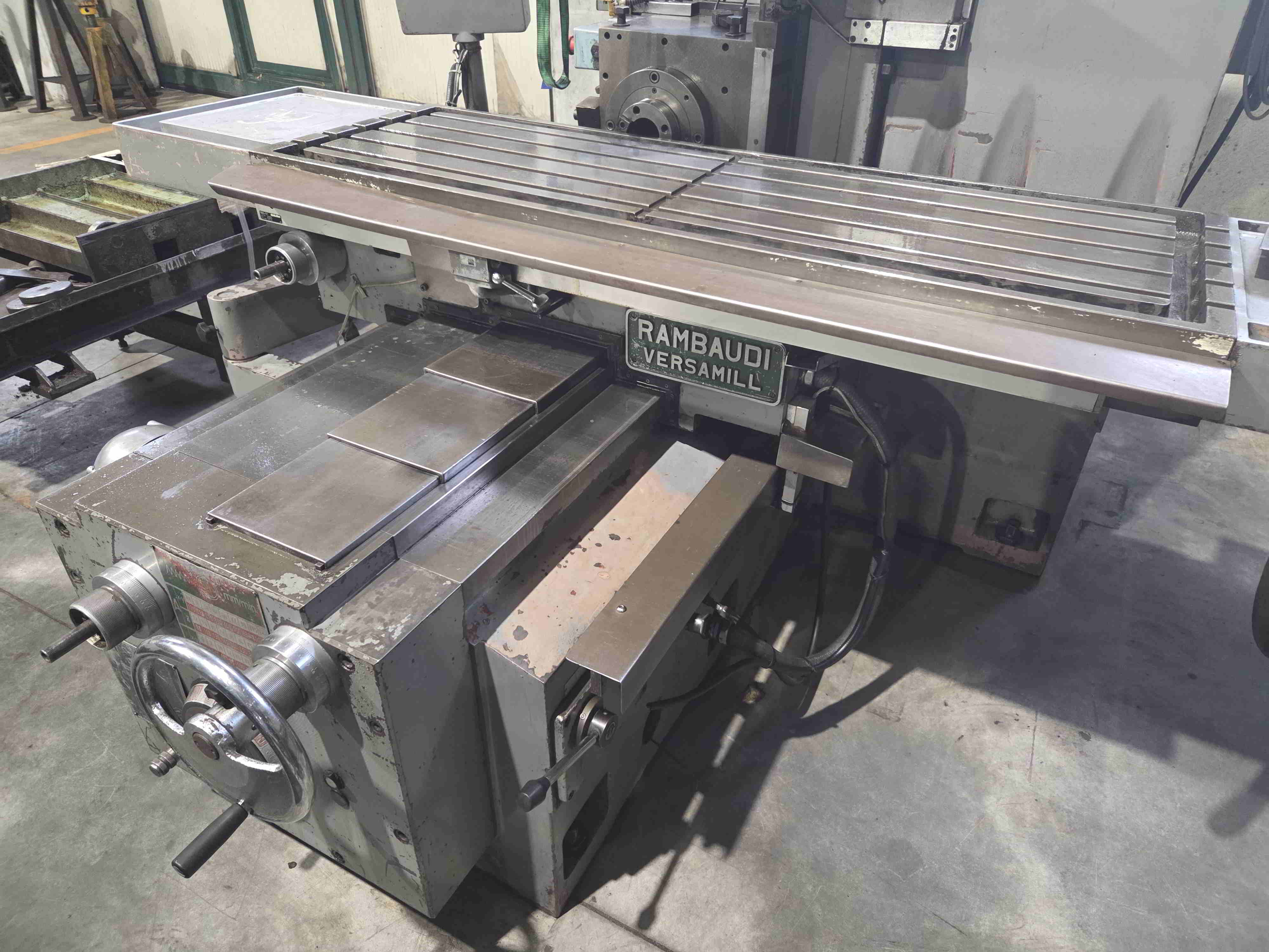 Usato FRESATRICE A BANCO FISSO RAMBAUDI VERSAMILL 12