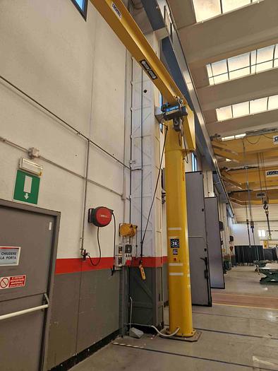 Usato GRU A BANDIERA COSMET 1 Tonn.