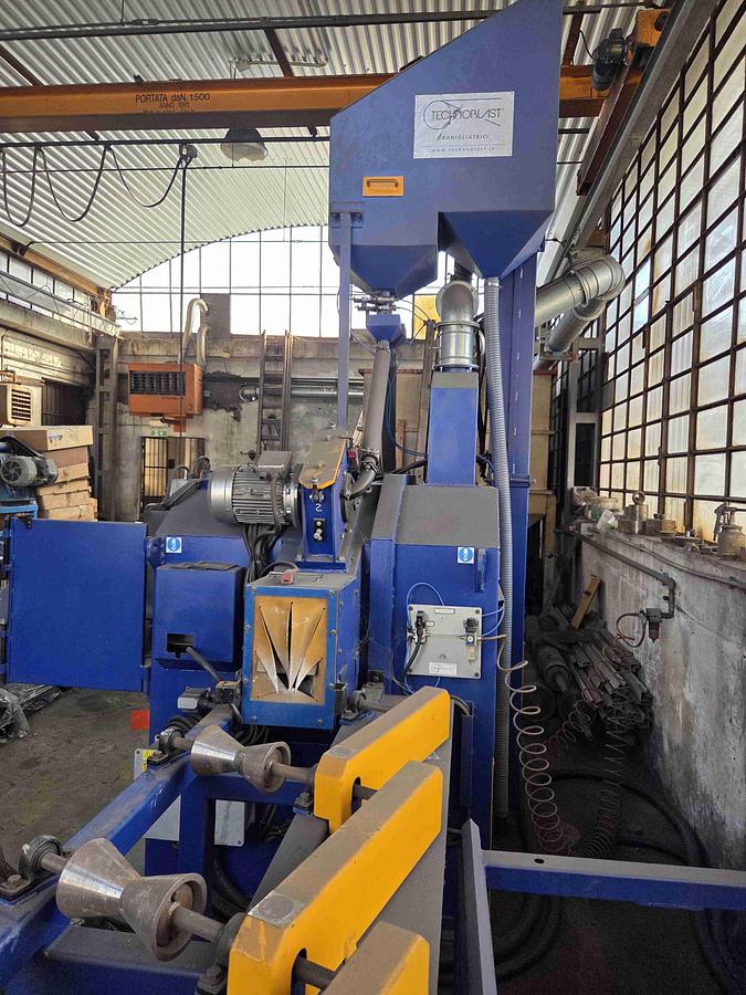 Usato GRANIGLIATRICE A TAVOLA GIREVOLE TECHNOBLAST TR 120 + RB
