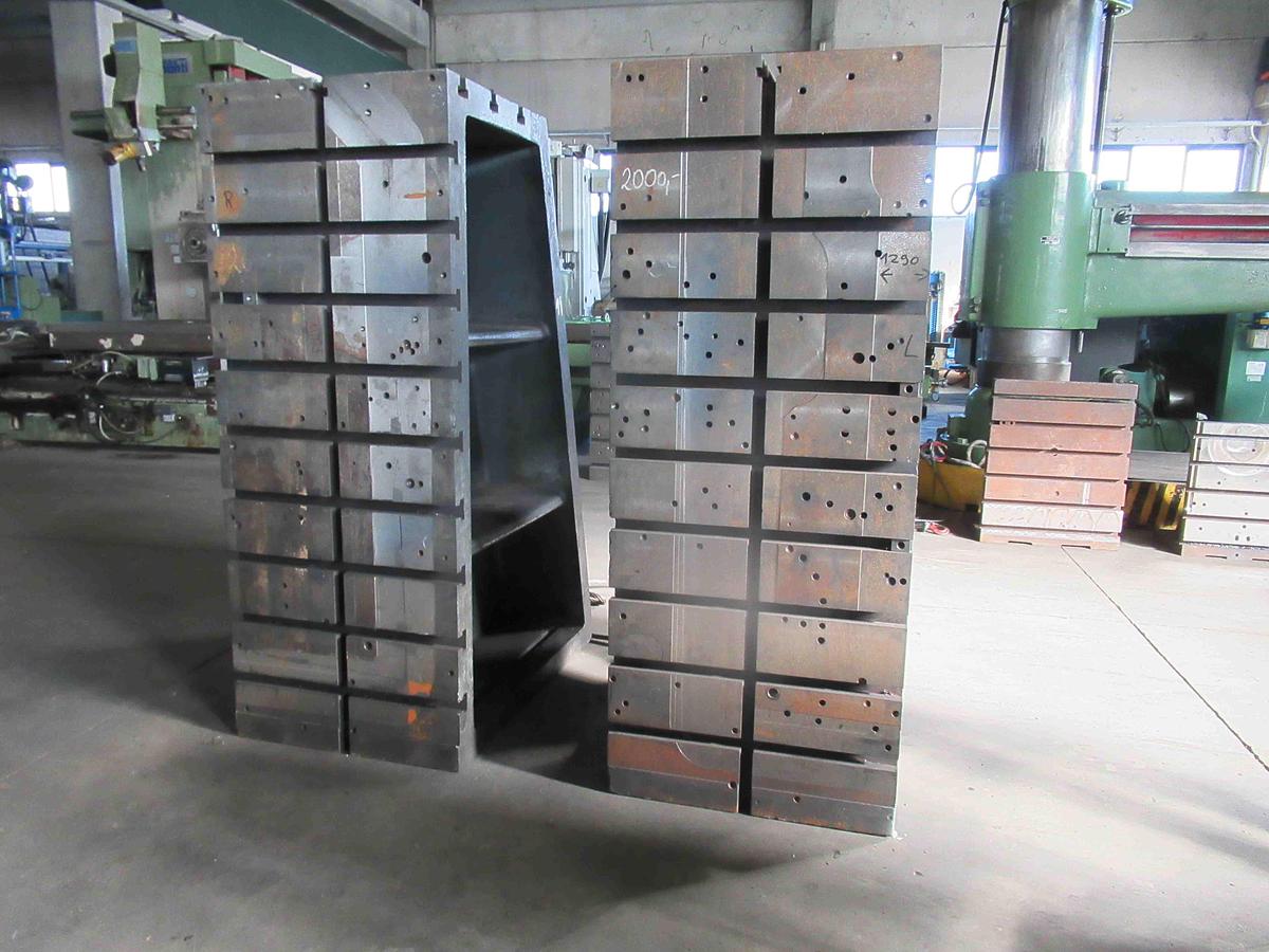 Usato SQUADRE IN GHISA SCANALATE - n. 2