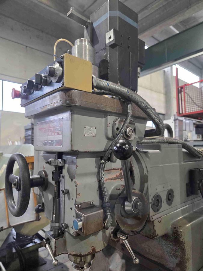 Usato FRESATRICE VERTICALE RAMBAUDI V3