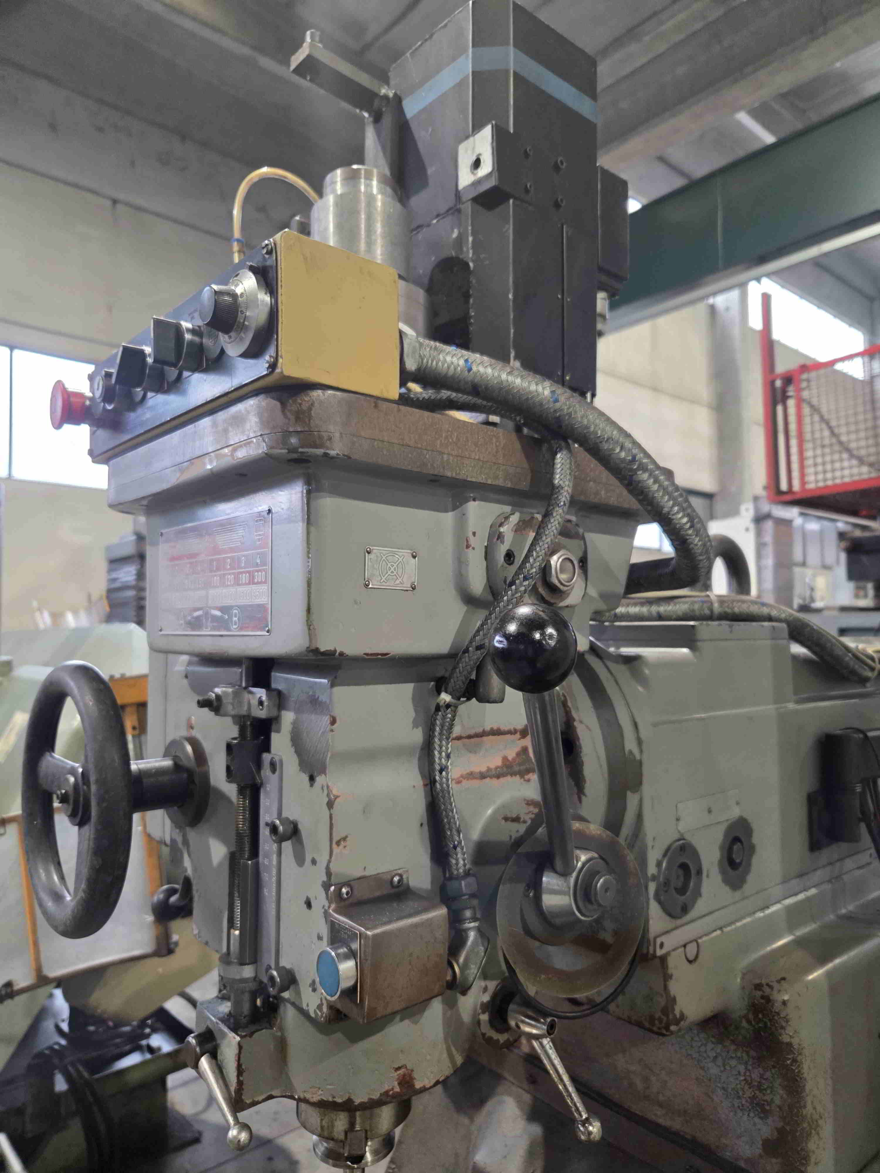 Usato FRESATRICE VERTICALE RAMBAUDI V3